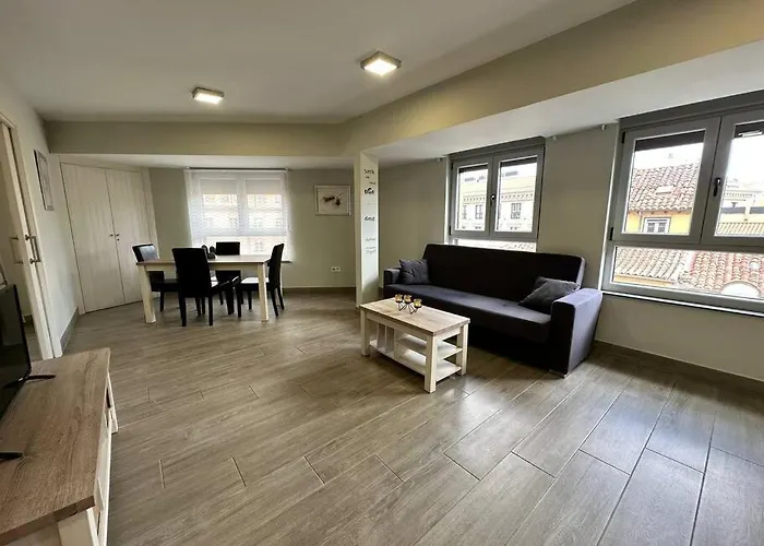 Iv Junto A Plaza Mayor